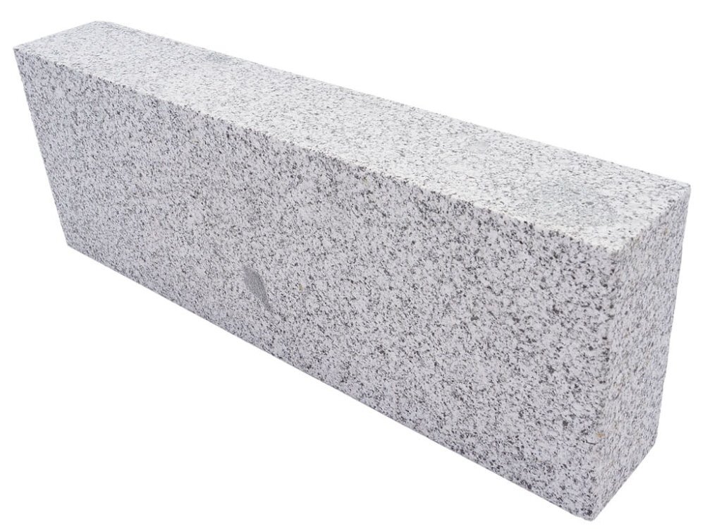 Opornik granitowy cięty śrutowany jasnoszary BERGO (6x20x80-120)